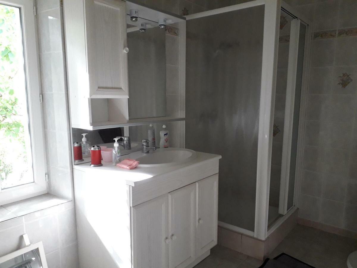 Maison Plain Pied, 2 Chambres, Longere Typique , Fraiche, Dans Bourg Avec Tous Commerces Luçay-le-Mâle Exterior foto